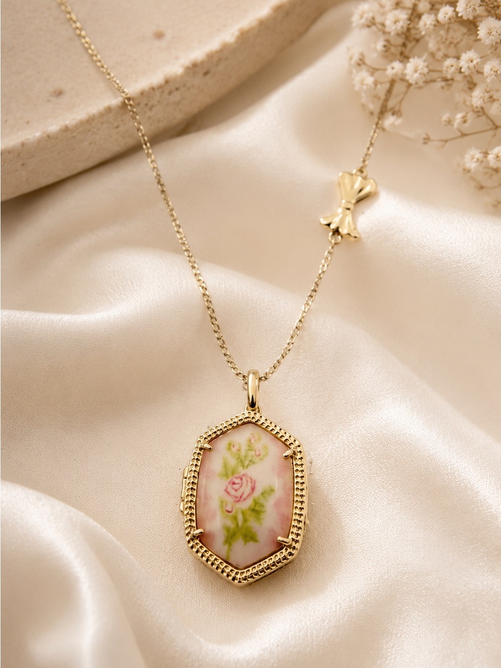 Kendra Scott x LoveShackFancy Daphne Gold Locket Necklace - Picture 4 of 8